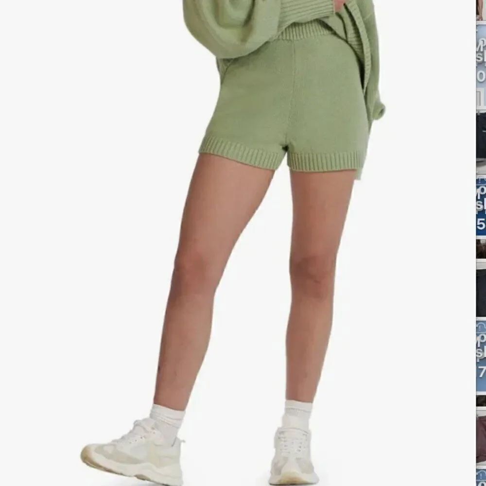 Charlie Holiday Sage Blanche Sweater shorts - size 8 (large) - NWT